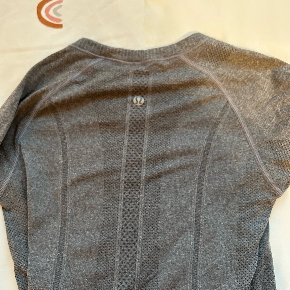 Lulu lemon long sleeve dry fit